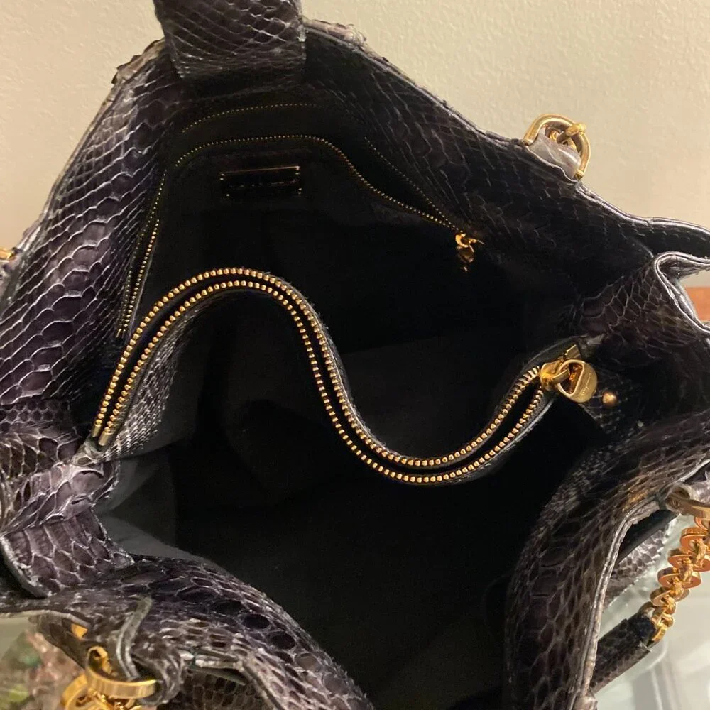 Ferragamo Python Soft-Bag - Picture 15 of 16